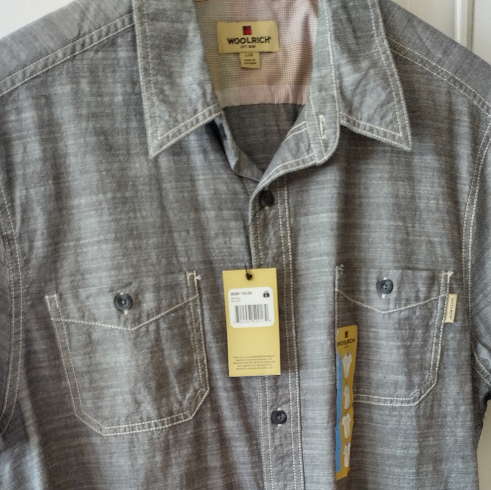 Woolrich Grey with white sticking 2 front lockets 100 percent Cotton size Large